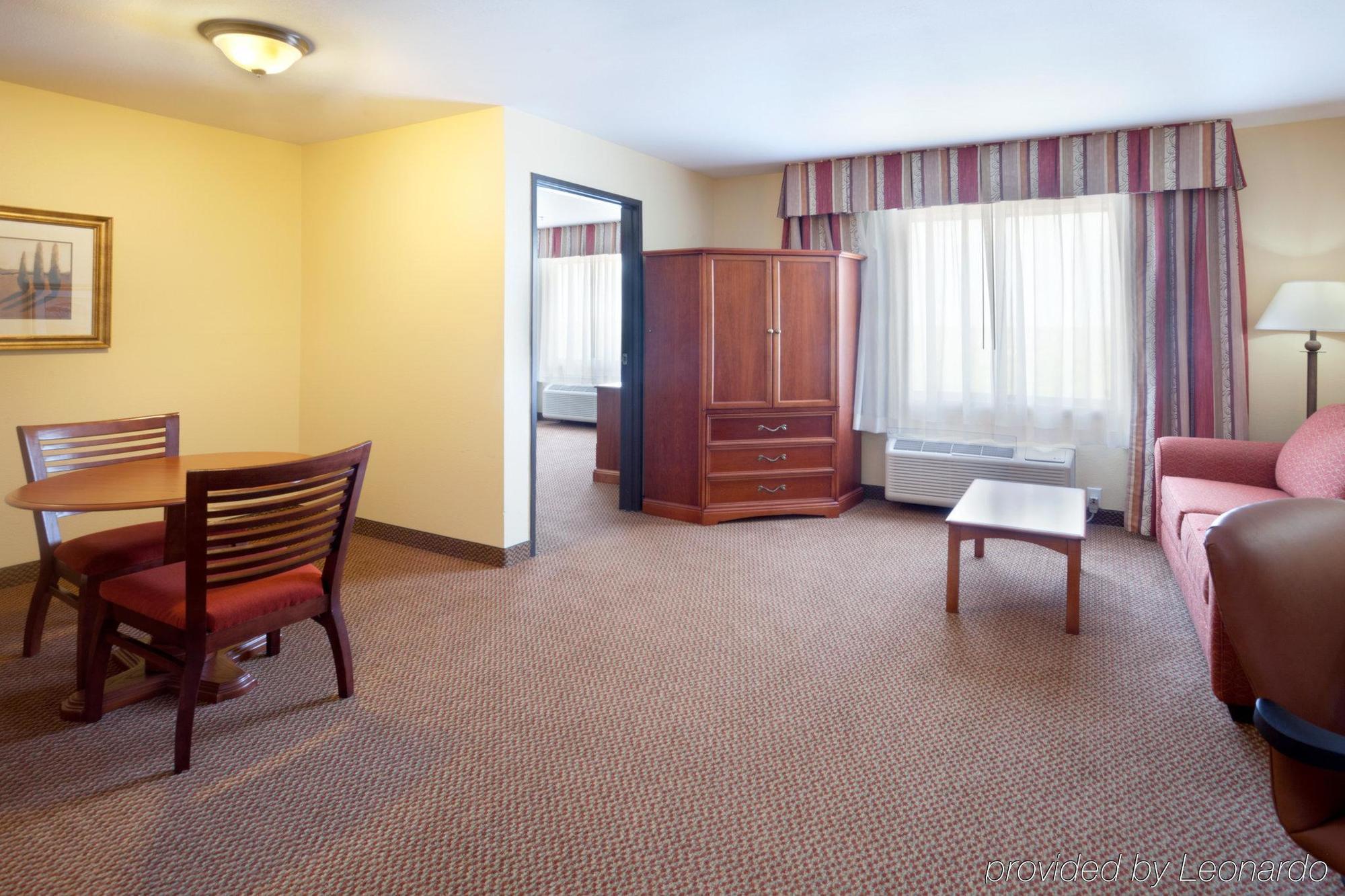 Holiday Inn Express & Suites - Laredo-Event Center Area By Ihg Habitación foto