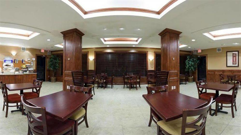 Holiday Inn Express & Suites - Laredo-Event Center Area By Ihg Exterior foto